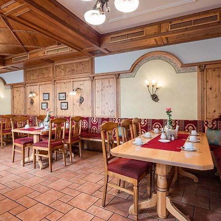 Hotel Bayrischer Loewe Osterhofen Eksteriør billede