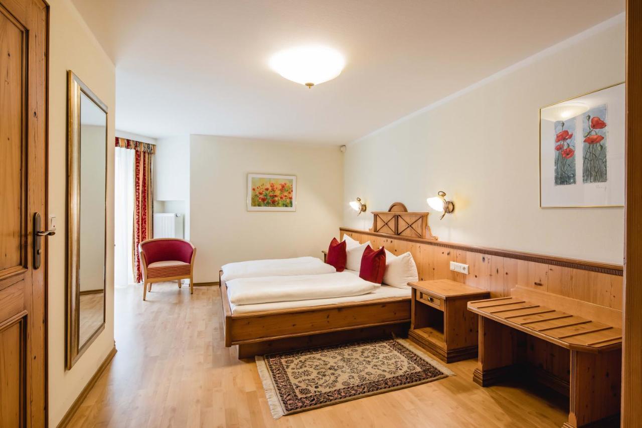 Hotel Bayrischer Loewe Osterhofen Eksteriør billede
