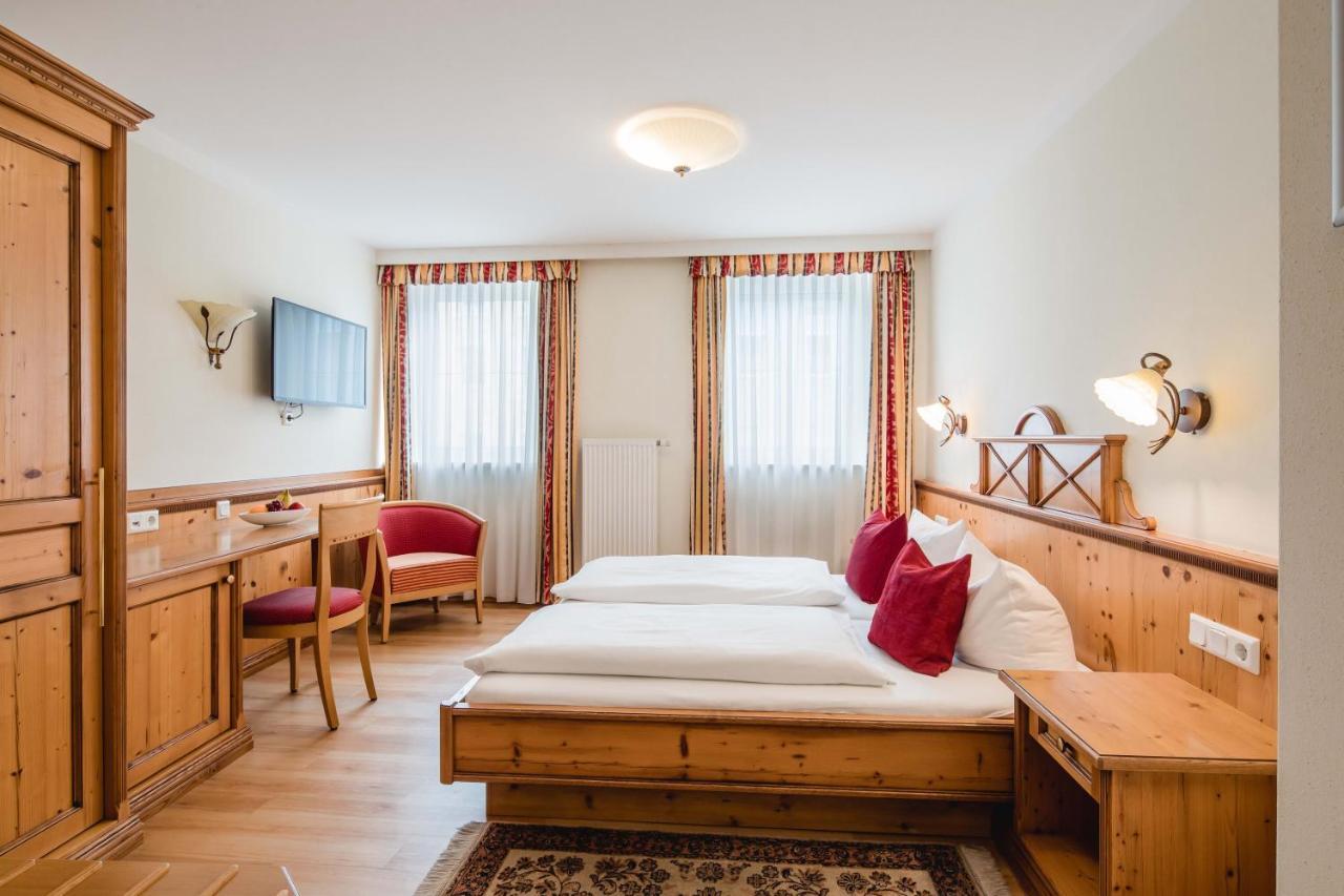 Hotel Bayrischer Loewe Osterhofen Eksteriør billede
