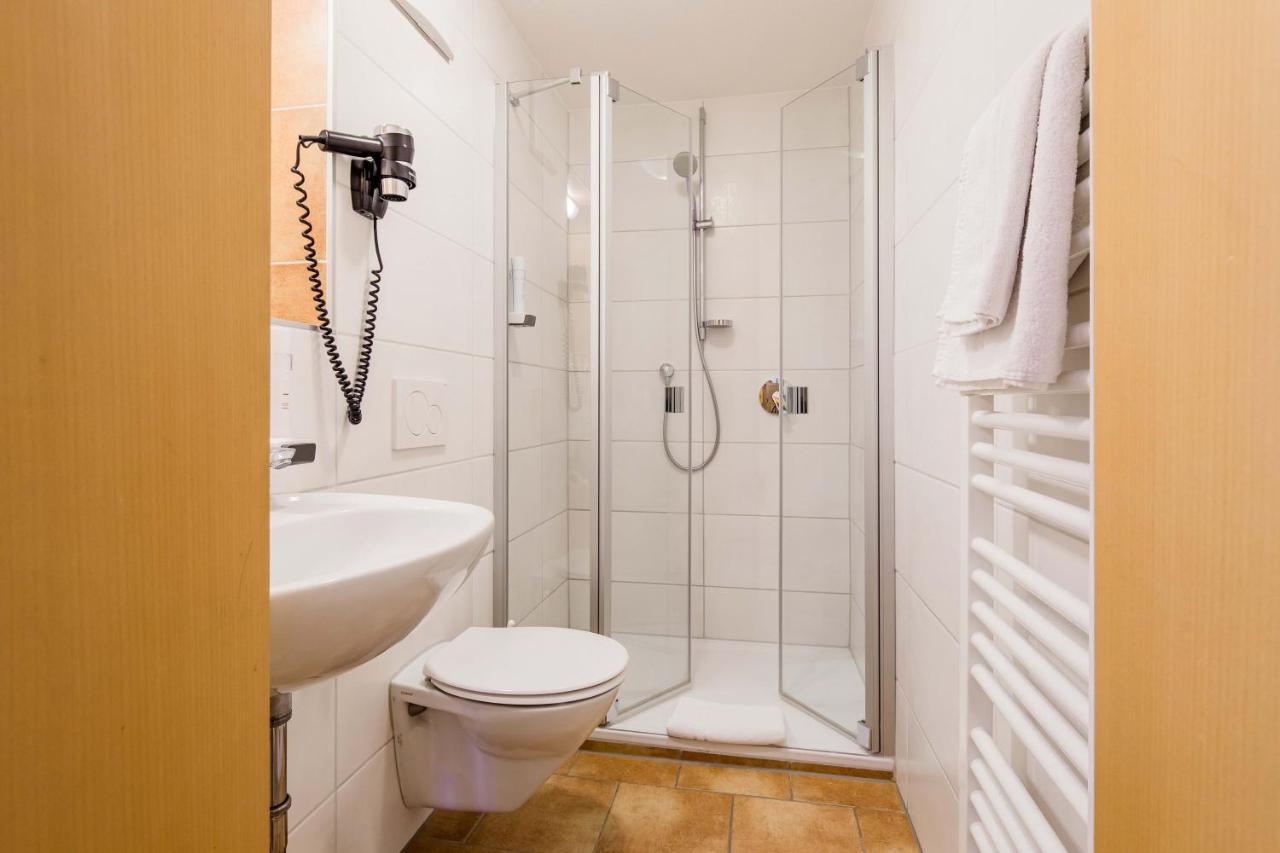 Hotel Bayrischer Loewe Osterhofen Eksteriør billede