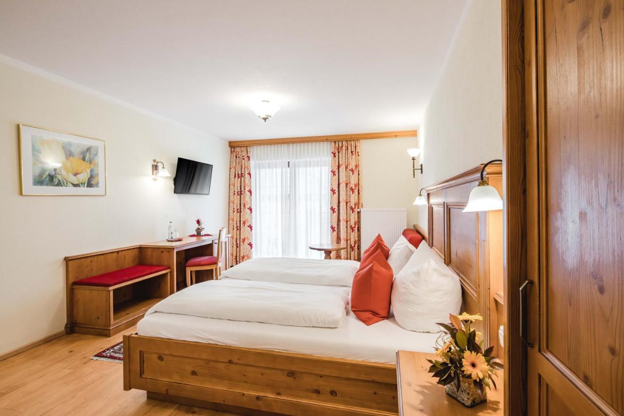 Hotel Bayrischer Loewe Osterhofen Eksteriør billede