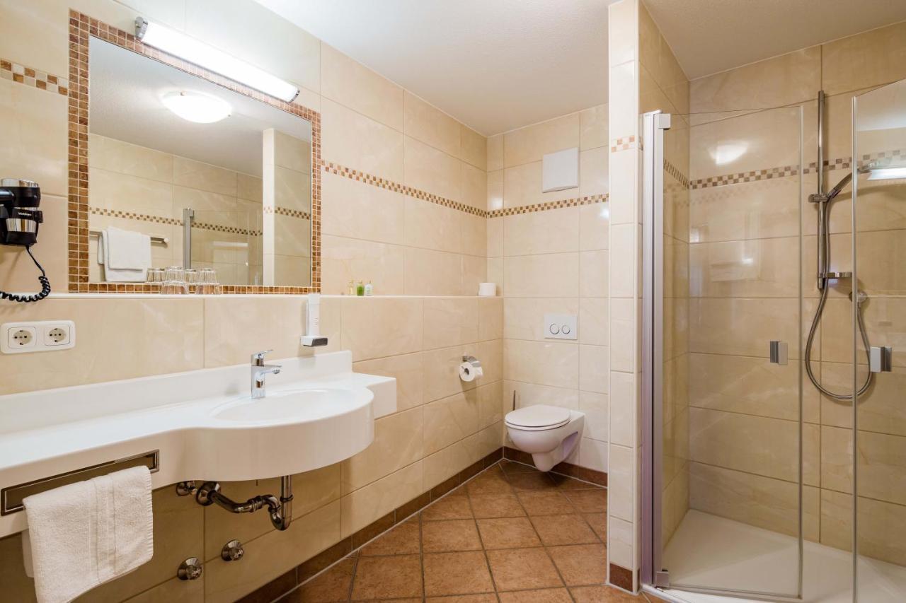 Hotel Bayrischer Loewe Osterhofen Eksteriør billede