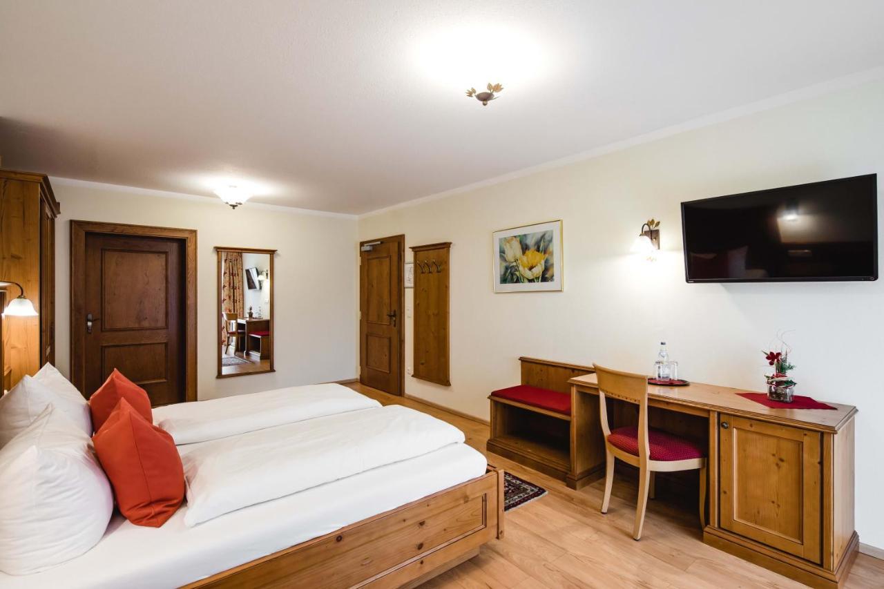 Hotel Bayrischer Loewe Osterhofen Eksteriør billede