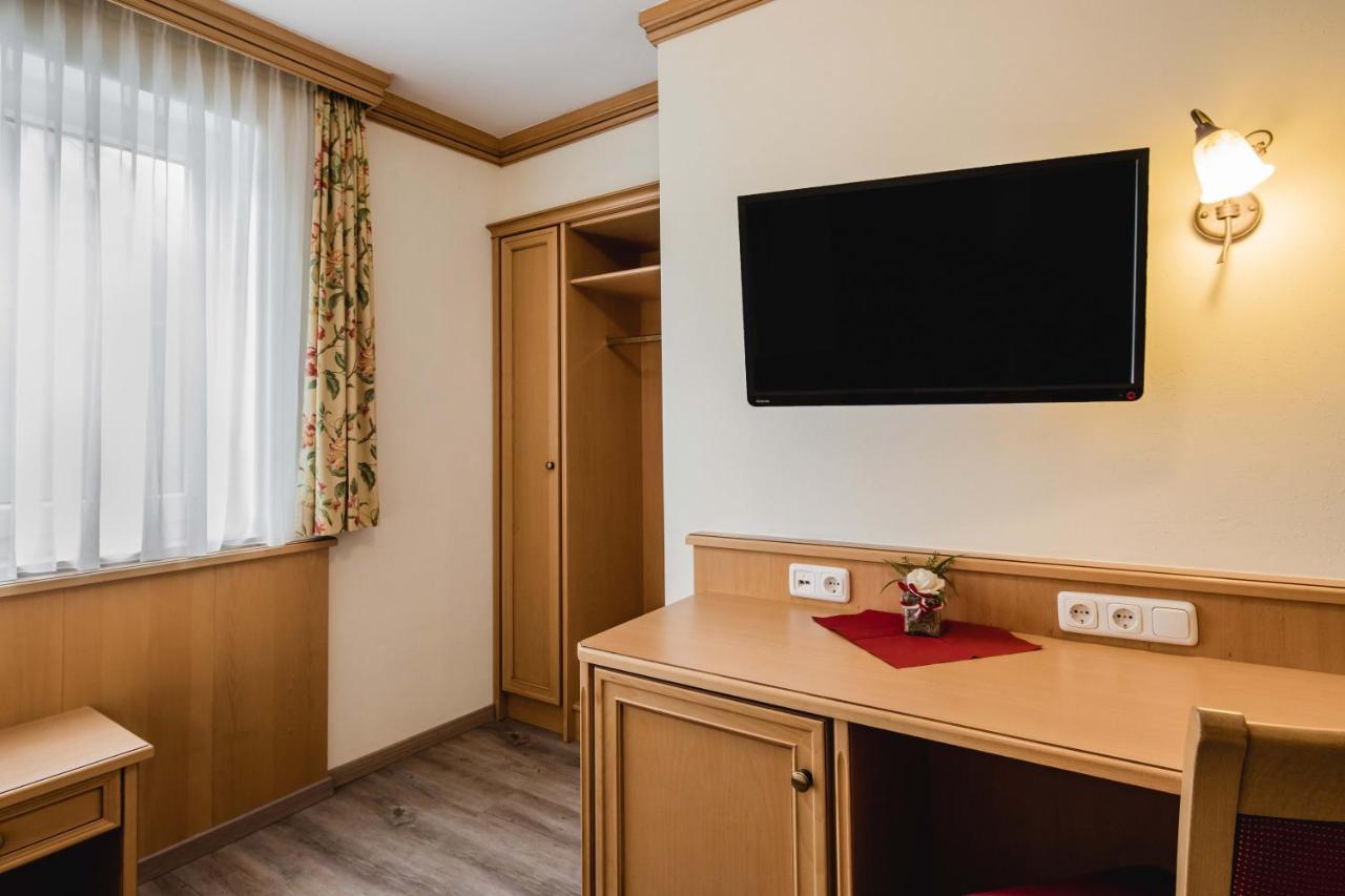 Hotel Bayrischer Loewe Osterhofen Eksteriør billede