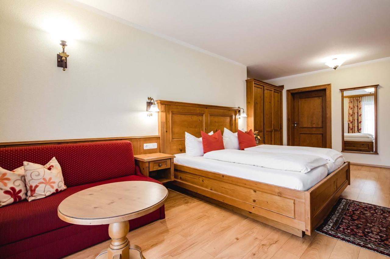 Hotel Bayrischer Loewe Osterhofen Eksteriør billede