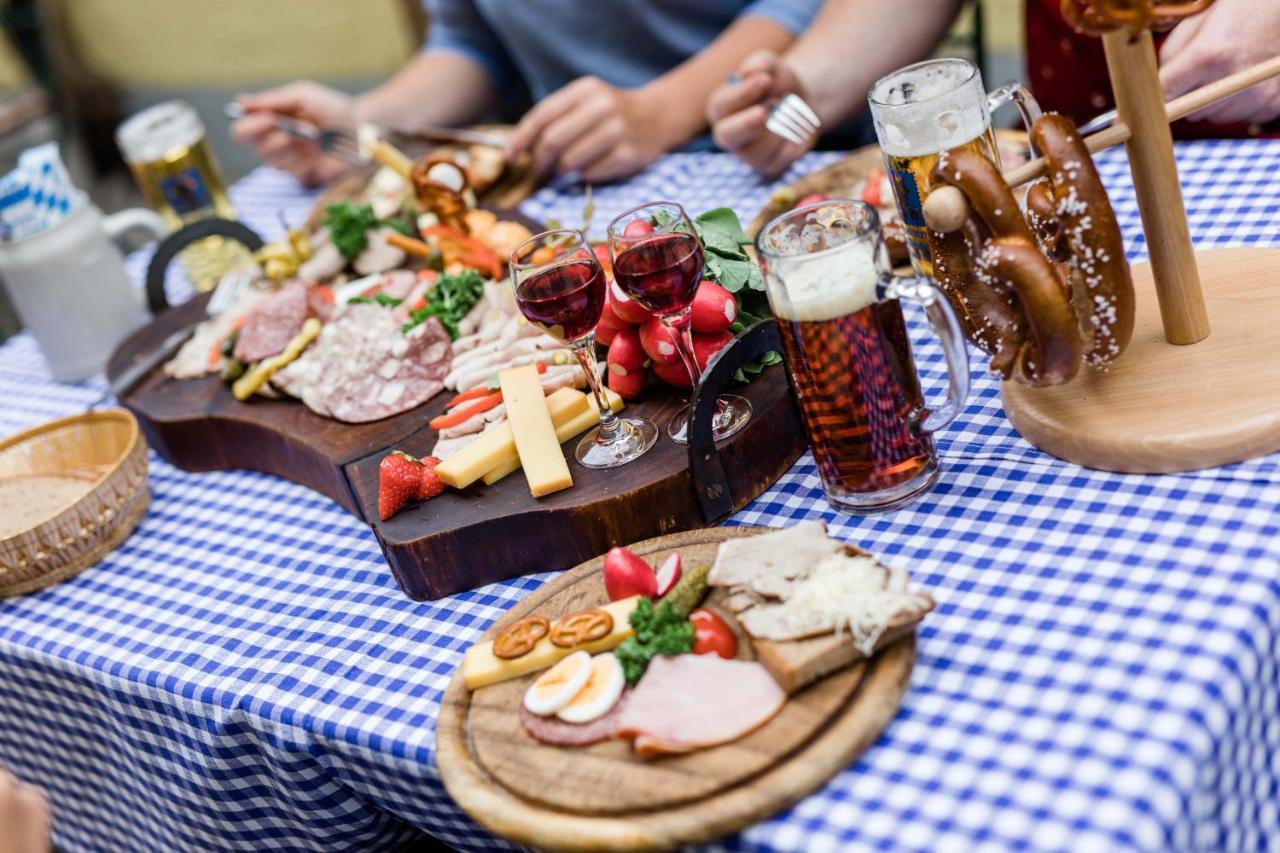 Hotel Bayrischer Loewe Osterhofen Eksteriør billede