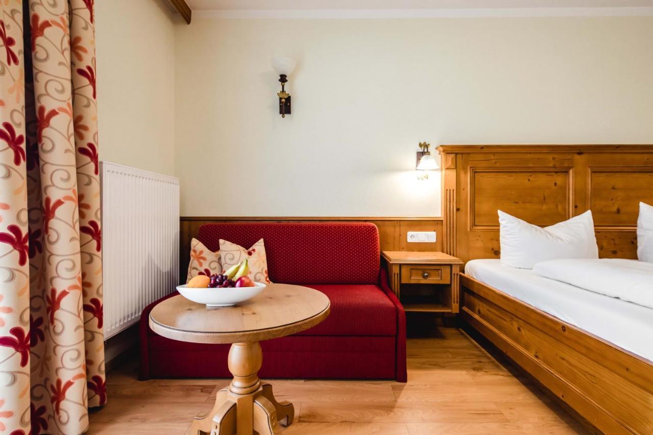 Hotel Bayrischer Loewe Osterhofen Eksteriør billede