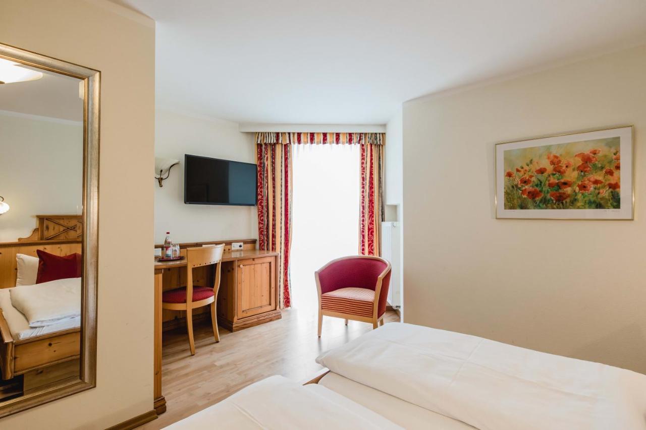 Hotel Bayrischer Loewe Osterhofen Eksteriør billede