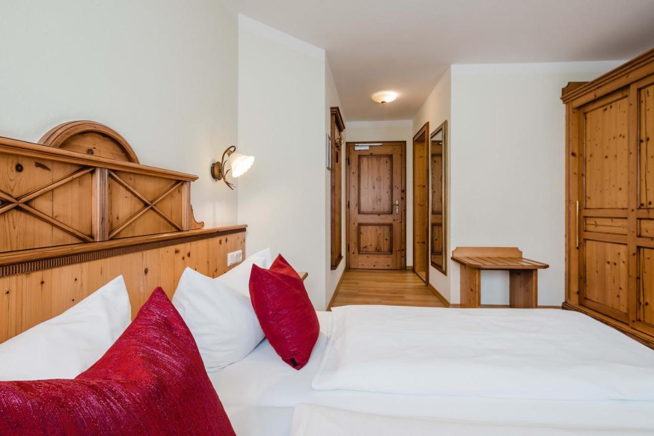 Hotel Bayrischer Loewe Osterhofen Eksteriør billede