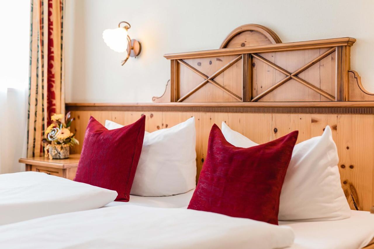Hotel Bayrischer Loewe Osterhofen Eksteriør billede