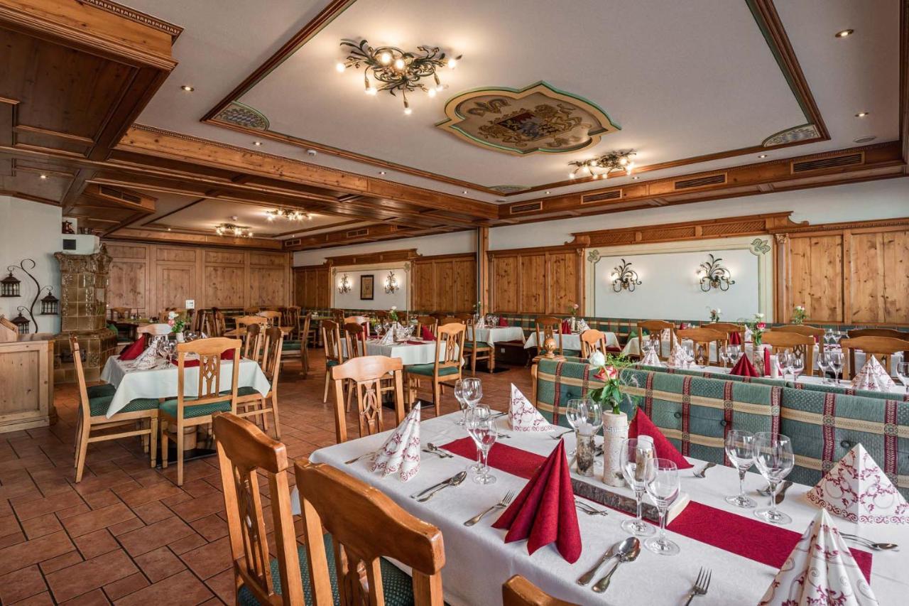 Hotel Bayrischer Loewe Osterhofen Eksteriør billede