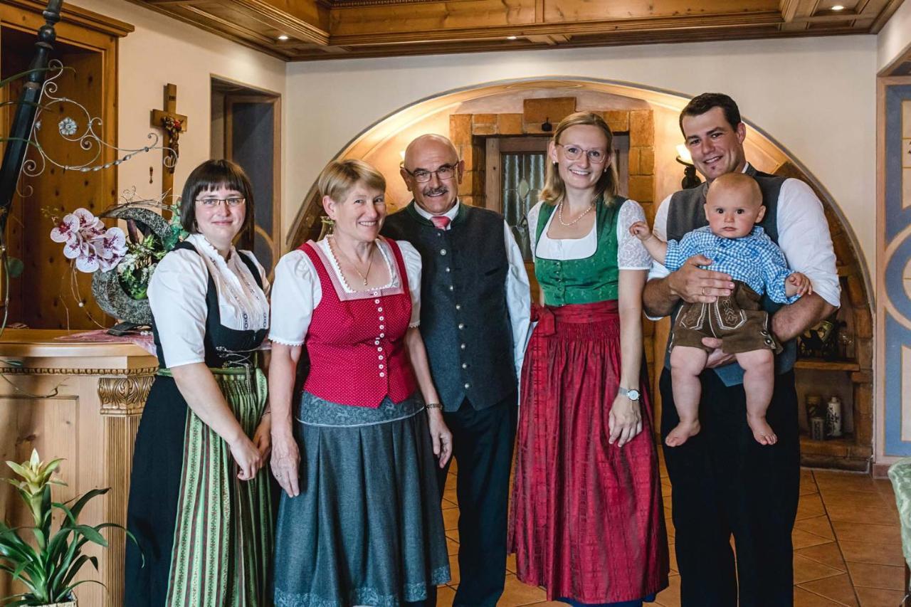 Hotel Bayrischer Loewe Osterhofen Eksteriør billede