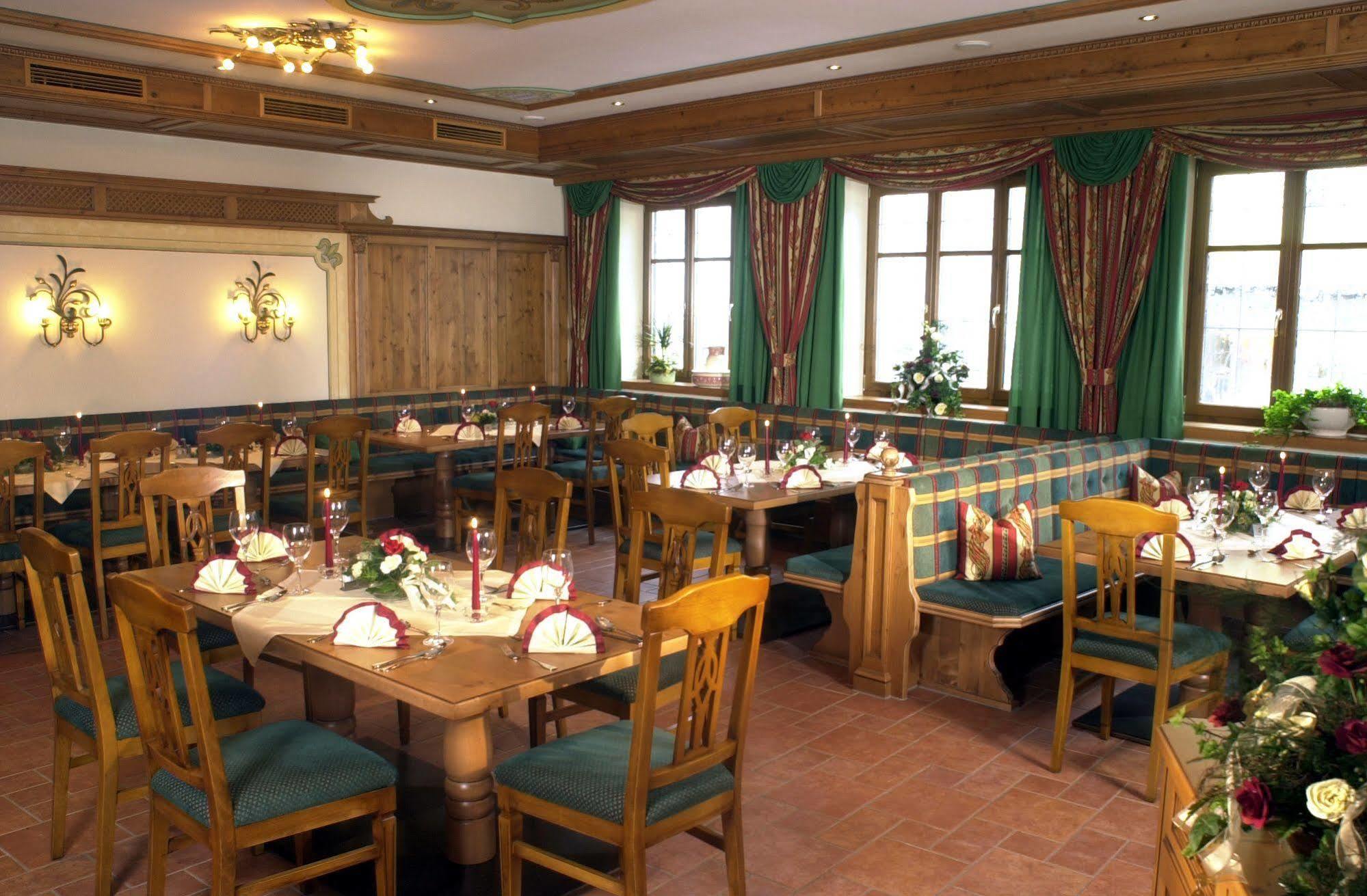 Hotel Bayrischer Loewe Osterhofen Eksteriør billede