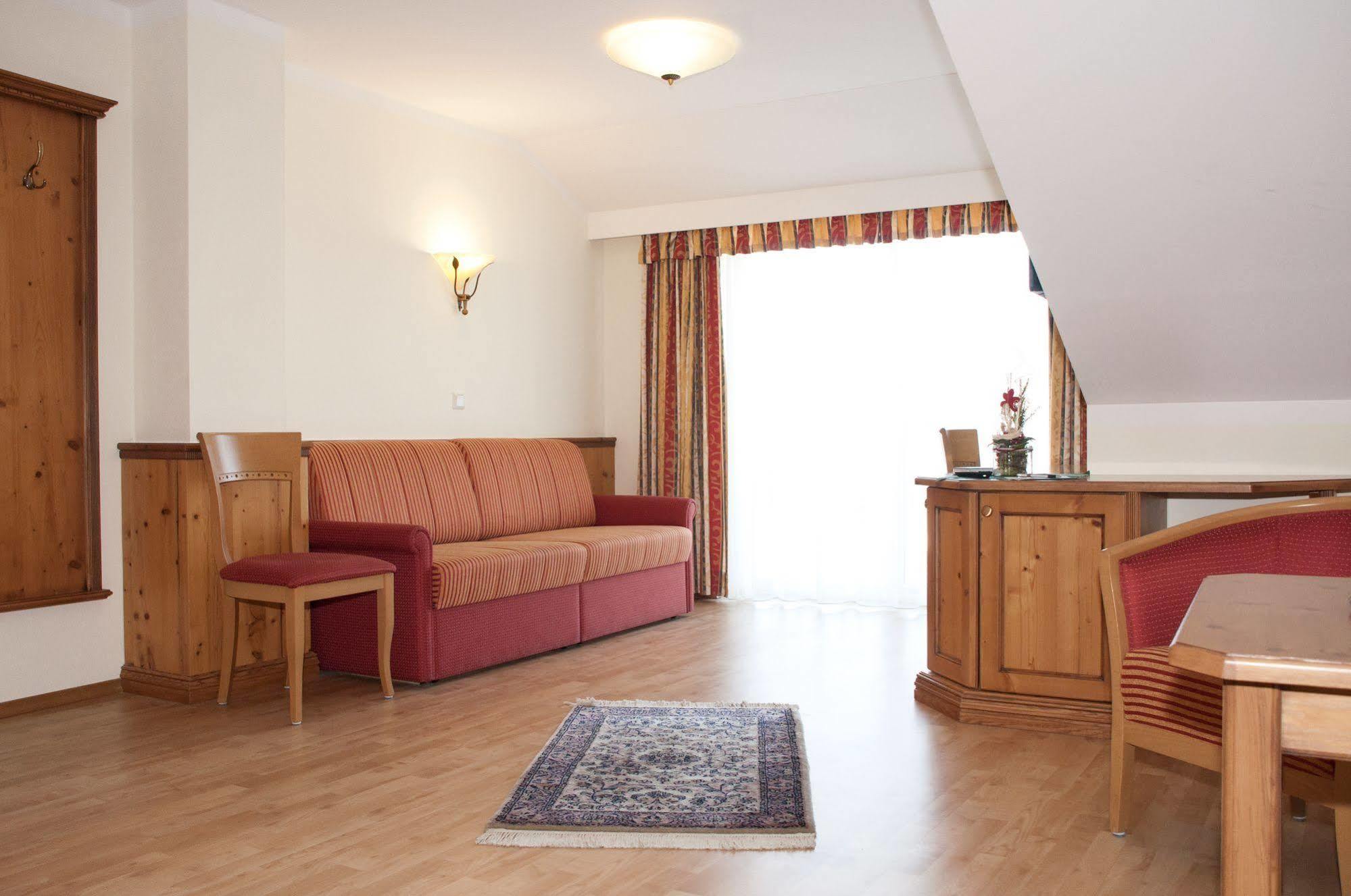 Hotel Bayrischer Loewe Osterhofen Eksteriør billede