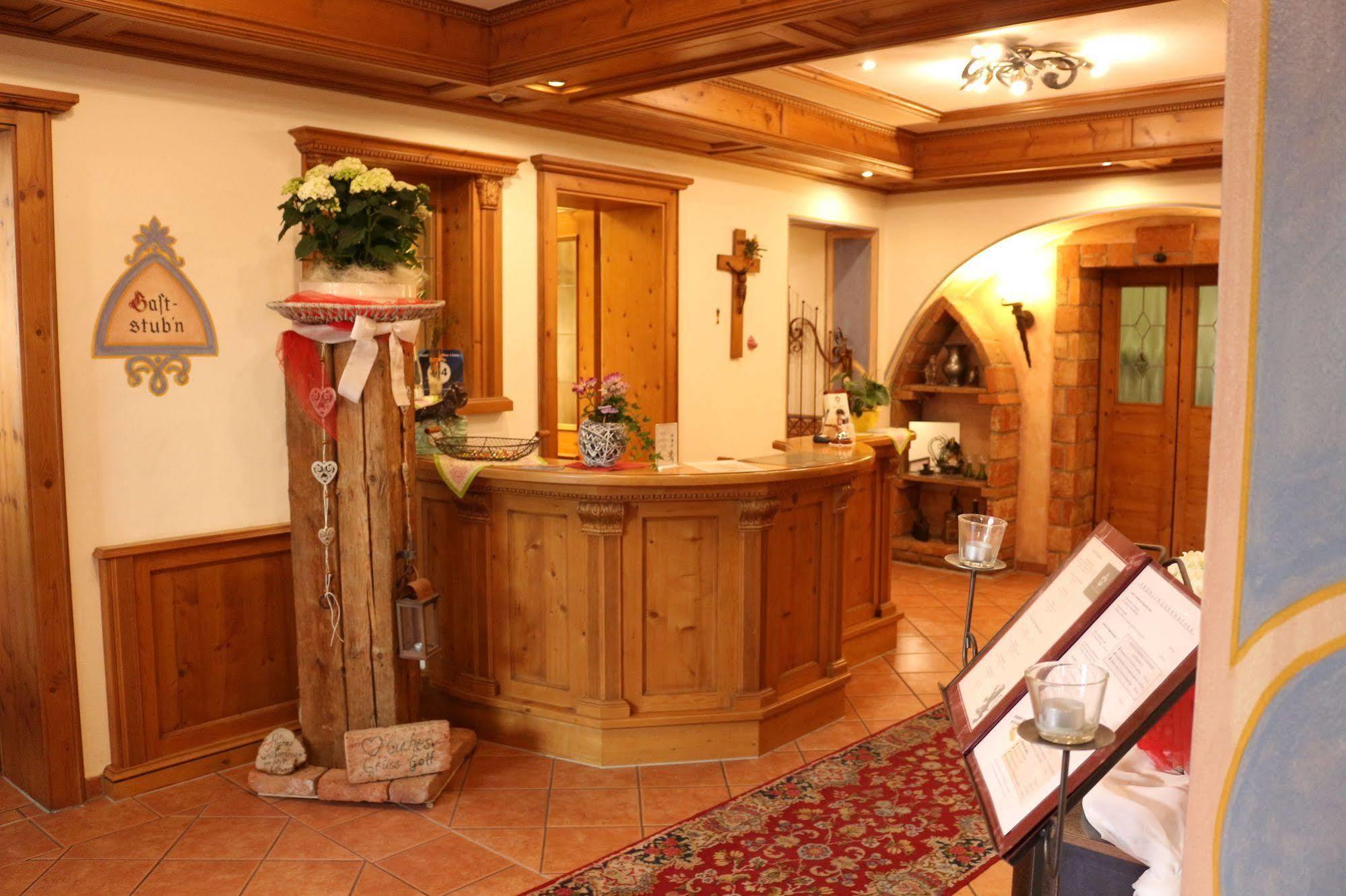Hotel Bayrischer Loewe Osterhofen Eksteriør billede