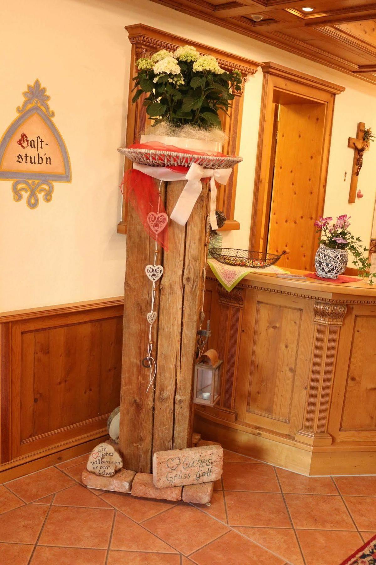 Hotel Bayrischer Loewe Osterhofen Eksteriør billede